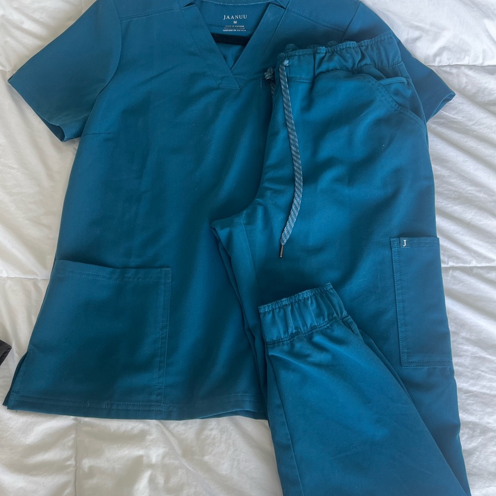 Jaanuu Scrub set medium